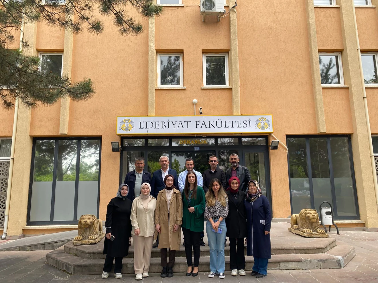 Fars Dili ve Edebiyatı Bölümü Mezuniyet Töreni